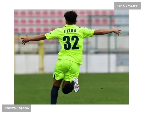 马赛官方宣布与20岁青训中场福法纳续约至2030年